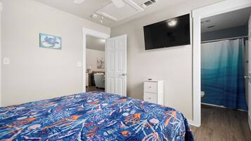 2 bedrooms, desk, iron/ironing board, free WiFi