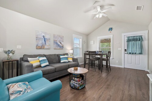 This cottage is a 2 bedroom(s), 2 bathrooms, located in Rockport, TX.