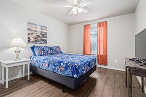 3 室のベッドルーム、WiFi (無料)、ベッドシーツ