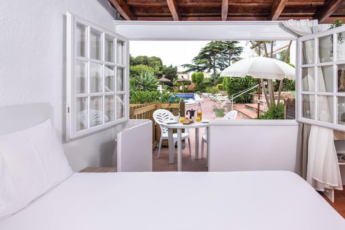 Studio | 2 bedrooms, free WiFi, bed sheets
