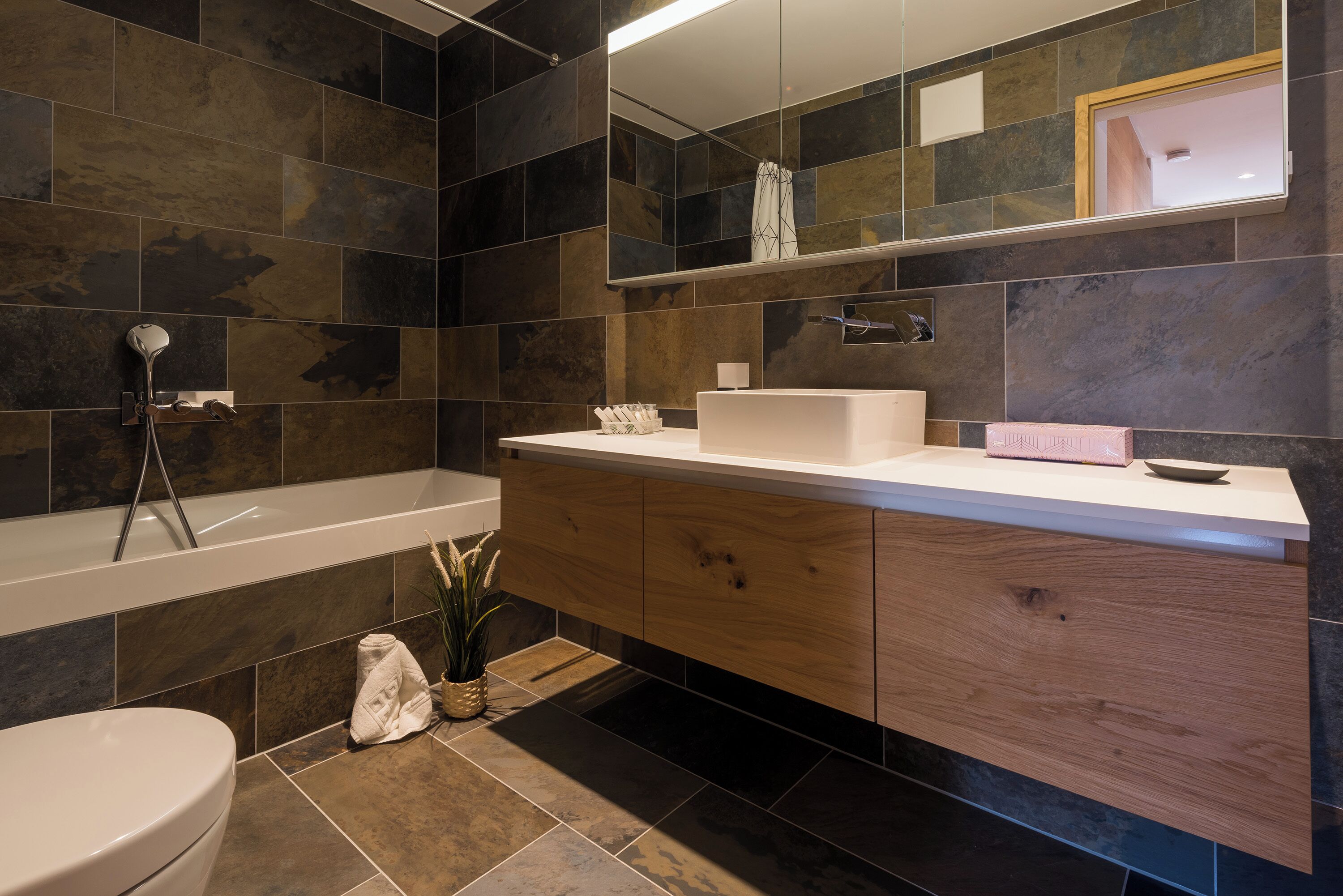 Suite, 2 Bedrooms | Bathroom | Hair dryer, towels, soap, shampoo