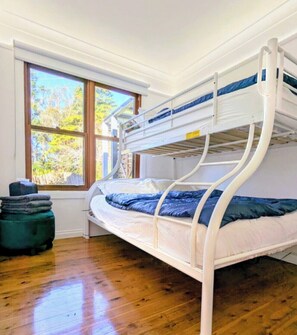 2 bedrooms, iron/ironing board, travel cot, free WiFi