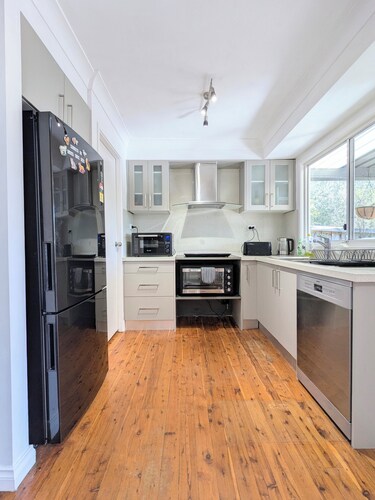 Blue Mountains Urban Farm Stay near Sydney at Clear View Farm (up to 5 guests)