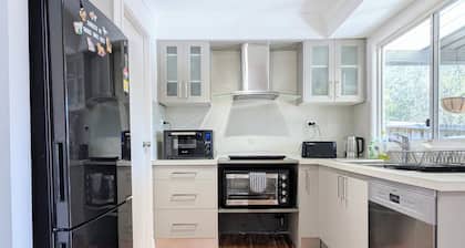 Blue Mountains Urban Farm Stay near Sydney at Clear View Farm (up to 5 guests)
