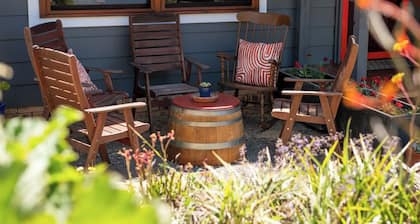 Blue Mountains Urban Farm Stay near Sydney at Clear View Farm (up to 9 guests)