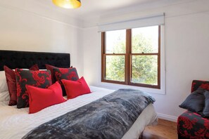 2 bedrooms, iron/ironing board, travel cot, free WiFi