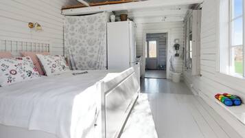 3 makuuhuonetta, silitysrauta/-lauta, Wi-Fi, vuodevaatteet