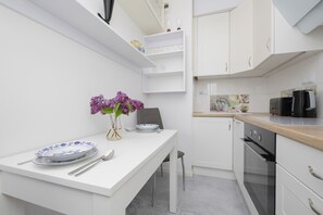 Private kitchen - Charming Studio for 2 Persons by Renters (Warsaw)