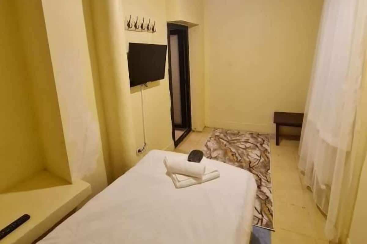City Single Room | WiFi (free)