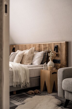 Habitación doble Deluxe | Caja de seguridad en la habitación y escritorio 