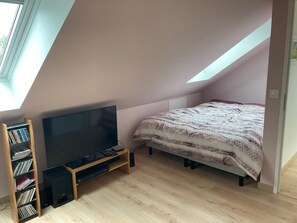 2 dormitorios, tabla de planchar con plancha, wifi gratis y ropa de cama