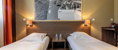 Twin Room | Desk, free WiFi