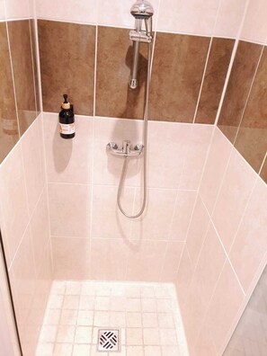 Classic Double Room | Bathroom | Hair dryer - La pause Rn7 (La Coucourde)