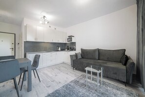 Private kitchenette - RentPlanet - Apartament przy Stoczni (Gdansk)