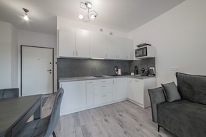 Appartement Classique, 1 lit double et 1 canapé-lit | Coin cuisine privé | Réfrigérateur, micro-ondes, plaque de cuisson, lave-vaisselle