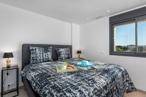 4 bedrooms, iron/ironing board, WiFi, bed sheets - CASA SUNBREZEE, modern villa located in Villas del Vent, Javea (Javea)