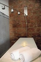 Una bañera de hidromasaje, tratamientos corporales, hidroterapia