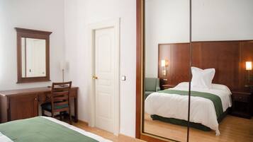 Standard Room | 1 bedroom, blackout drapes, iron/ironing board, free WiFi