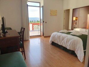 高級客房 | 遮光窗簾/窗簾、熨斗/熨衫板、免費 Wi-Fi、方便輪椅出入