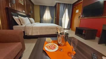 Premium Room | 1 bedroom, individually furnished, desk, laptop workspace
