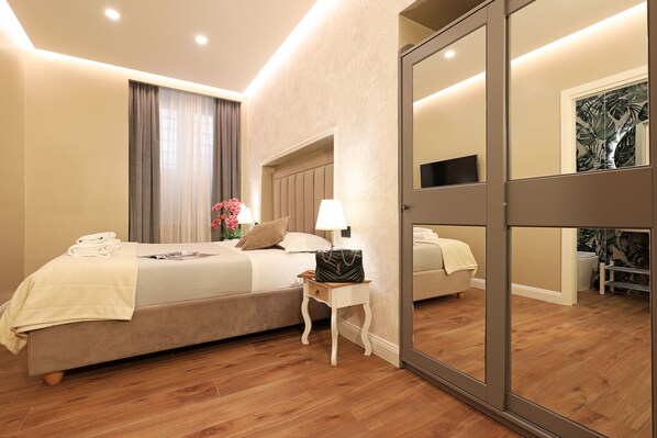 Deluxe Double Room | Egyptian cotton sheets, premium bedding, down comforters - Vatican Cozy Suite - Liberty Collection (Rome)