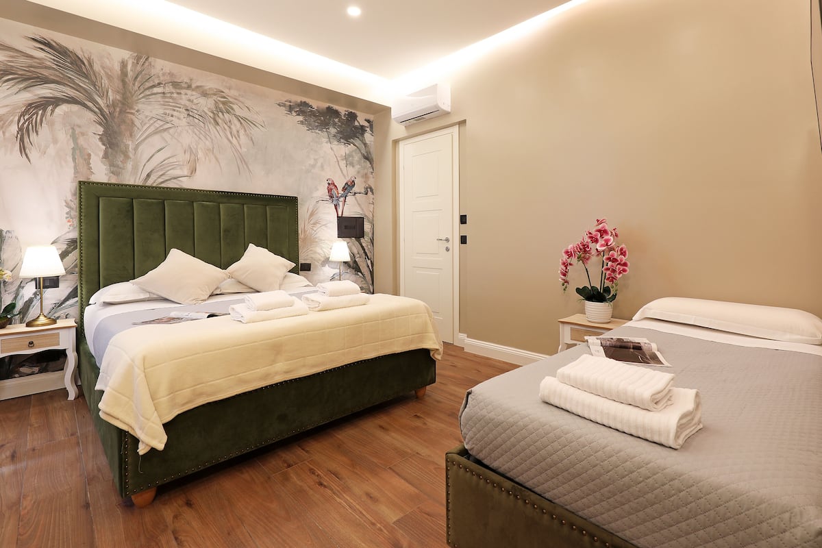 Habitación triple Deluxe | Sábanas de algodón egipcio y ropa de cama de alta calidad