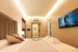 Deluxe Double Room | Egyptian cotton sheets, premium bedding, down comforters - Vatican Cozy Suite - Liberty Collection (Rome)