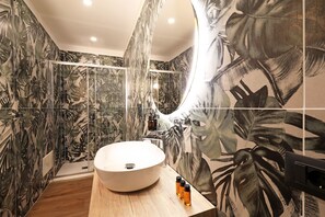 Deluxe Double Room | Bathroom | Shower, hair dryer, towels, soap - Vatican Cozy Suite - Liberty Collection (Rome)