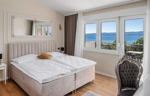Minibar, wifi gratis y ropa de cama 