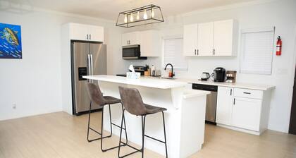 Townhouse w/Pool Near Beach, Airport & Supermarket