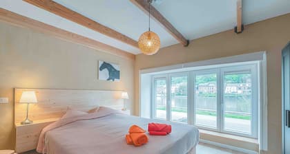 Gite au Bord de la Meuse à Dinant en Belgique, à 3' du Centre de la Ville