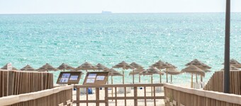 Tróia Beach House with Pool