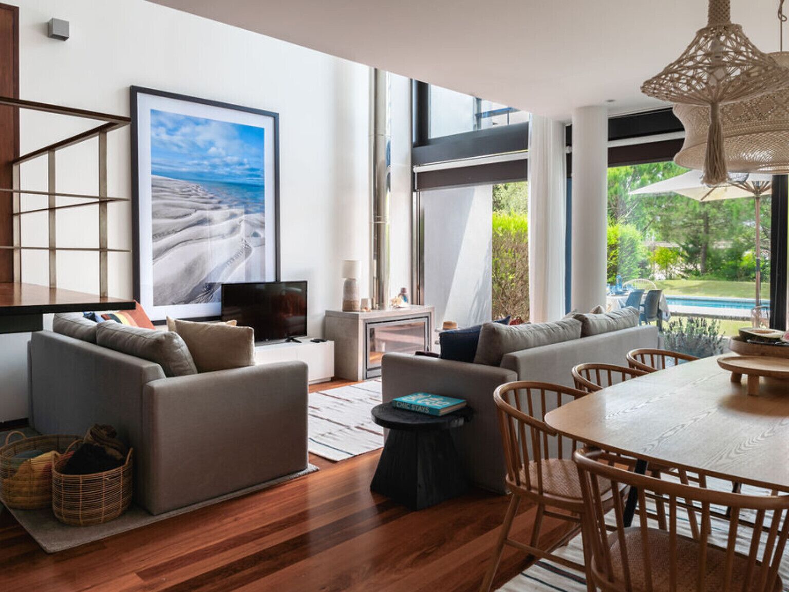 Télévision, cheminée