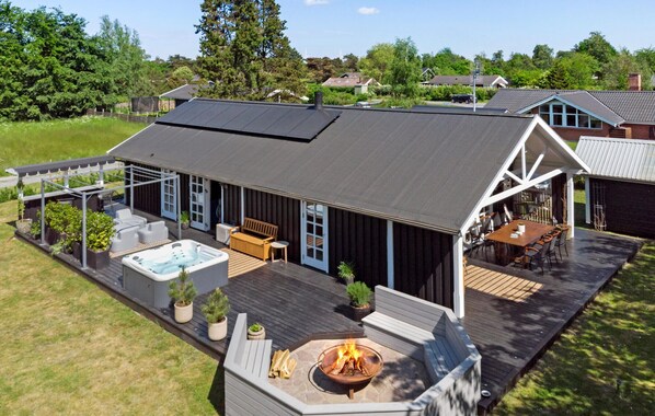 Outdoor dining - Awesome home in Rødby with sauna (Rødby)