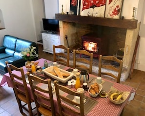 Dining - Hameau de 3 Maisons Individuelles en Pierre Avec Piscine à Débordement (Lolme)