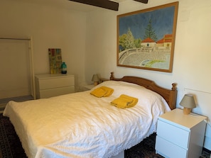 3 bedrooms, desk, iron/ironing board, free WiFi - Casa Sin Numero, an authentic village house. (Comares)