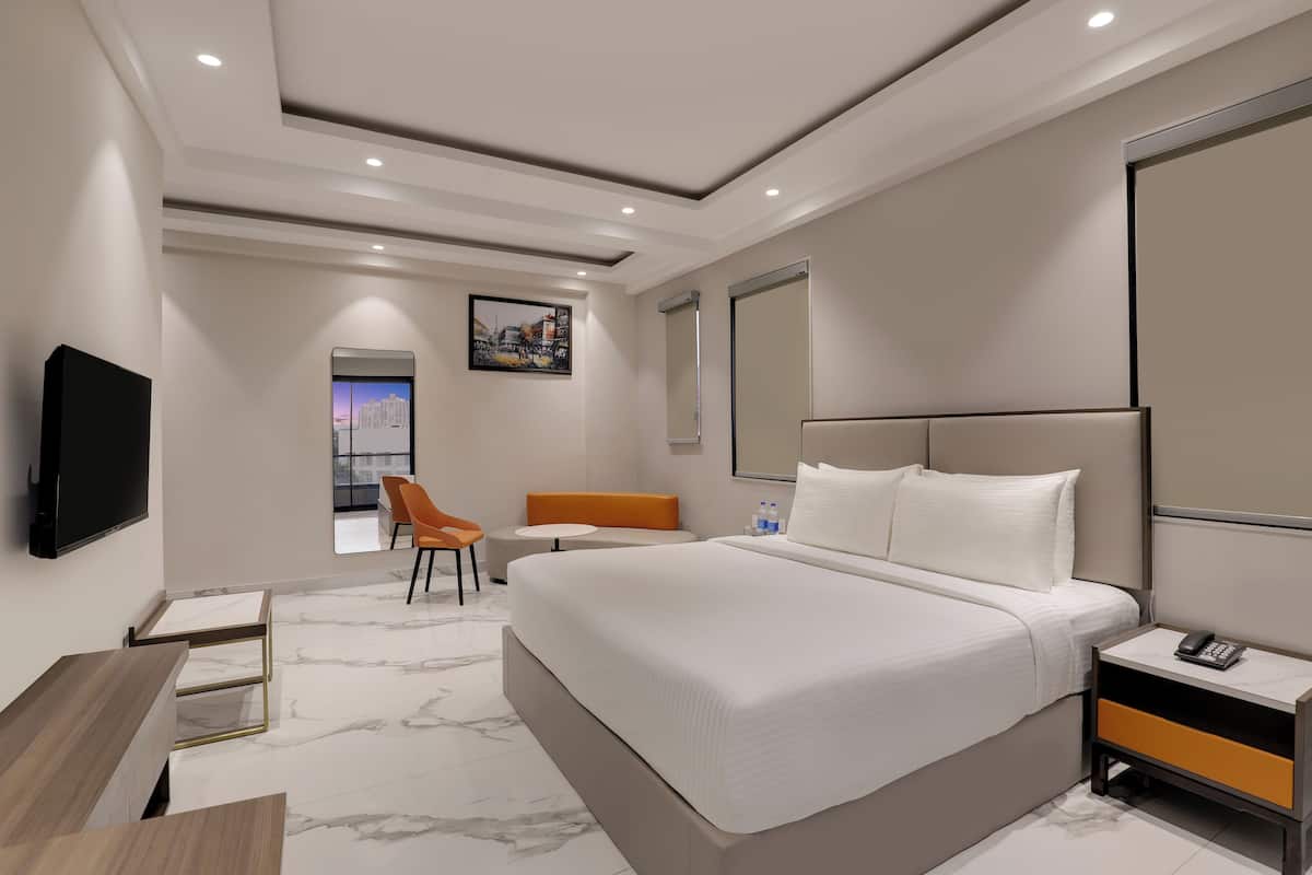 Suite, 1 très grand lit, balcon, vue ville | 1 chambre, draps en coton égyptien, literie de qualité supérieure