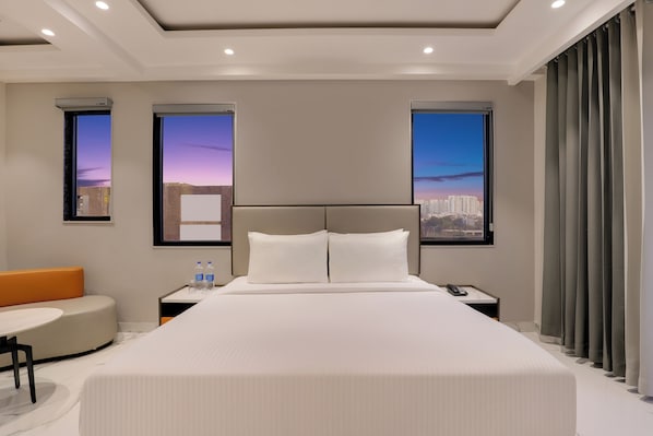 Suite, 1 très grand lit, balcon, vue ville | Draps en coton égyptien, literie de qualité supérieure