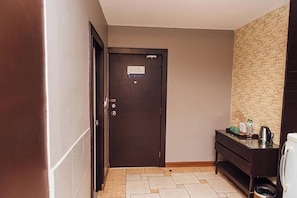 Deluxe Room | Premium bedding, in-room safe, desk, blackout drapes