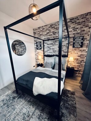 2 室のベッドルーム、アイロン / アイロン台、WiFi、ベッドシーツ