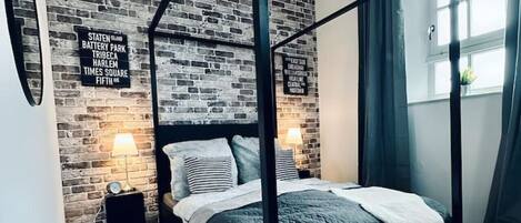 2 bedrooms, iron/ironing board, WiFi, bed sheets