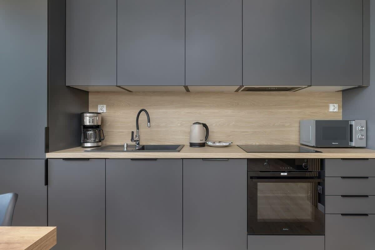 Kühlschrank, Mikrowelle, Ofen, Herdplatte