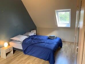 3 bedrooms, iron/ironing board, WiFi, bed sheets
