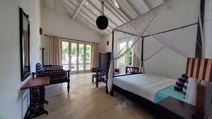 Deluxe Double Room, Sea View | Living area - Villa Inlet Galle (Galle)
