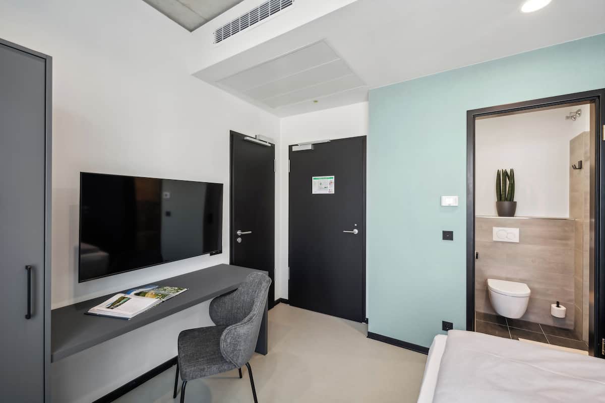 Double Room | 2 bedrooms, premium bedding, laptop workspace, soundproofing
