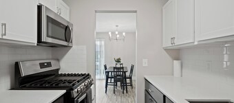 Cozy Stay  Modern Comfort in the City