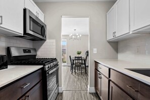 Coffee/tea maker, fridge, microwave, oven - Your Home Away From Home in Rochester Hills! (Rochester Hills)