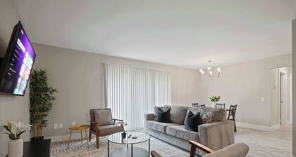 Cozy Stay Modern Comfort in the City