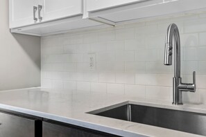 Coffee/tea maker, fridge, microwave, oven - Your Home Away From Home in Rochester Hills! (Rochester Hills)