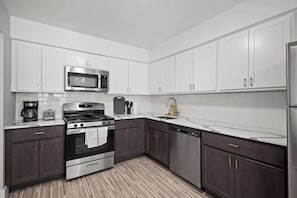 Fridge, microwave, oven, stovetop - Stylish & Modern Unit  Prime Location & Comfort (Rochester Hills)